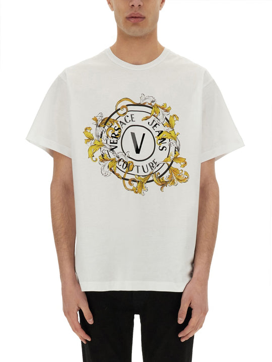 T-Shirt V-Emblem Outline Baroque