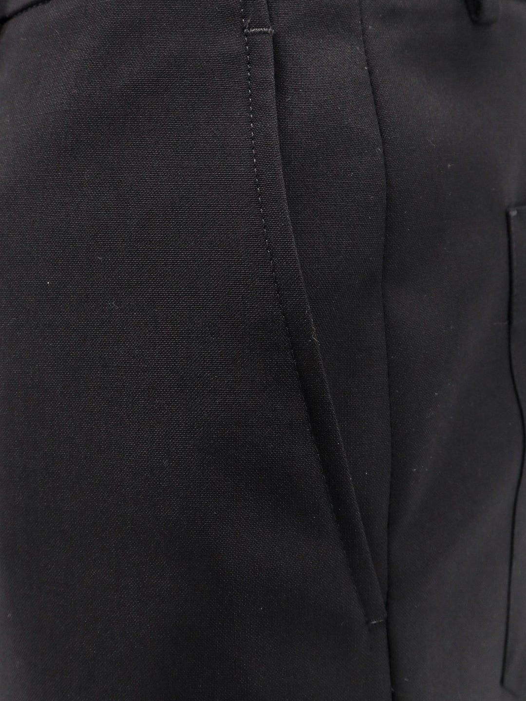 Valentino  - Blacks and greys | 0b5880e7e97ad1a0d795801013eb4fc4d63c7b19