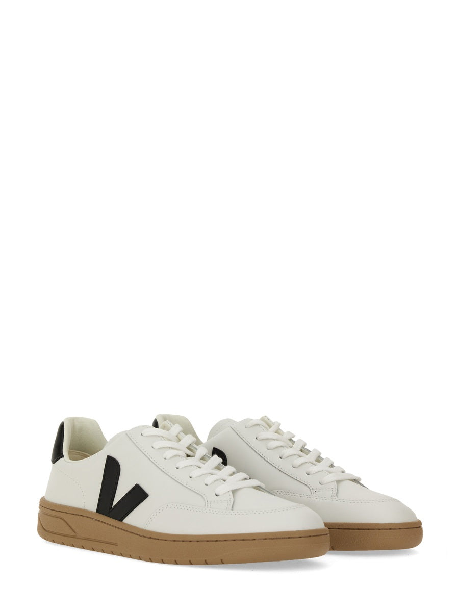 Veja Sneakers - White | abba8a5e7a75f06e3c11ed8168199dc594e6d703