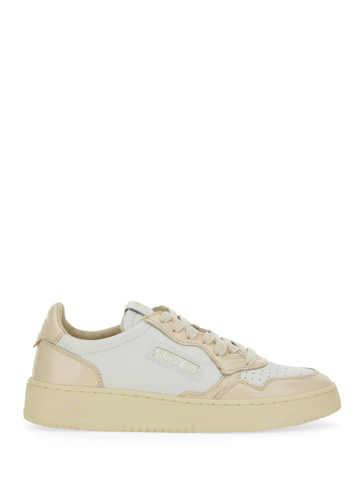 Autry Sneakers - White | f3d4ac172506b6de9f8d6f6f6c5a6a59f5ca0a89