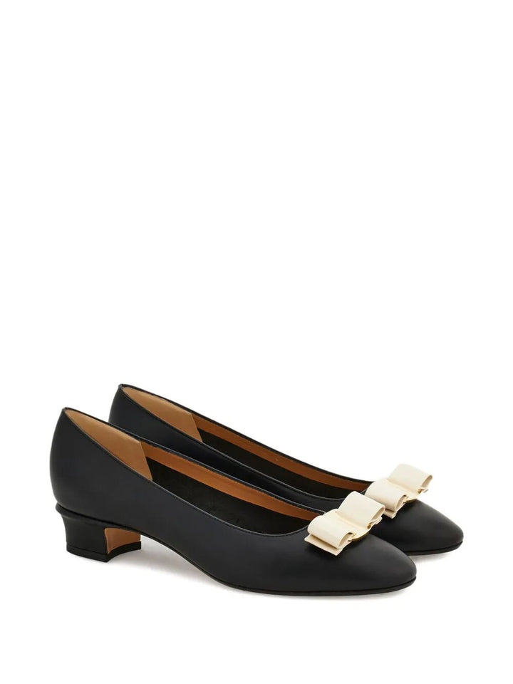 Ferragamo Pumps - Black | f237b9868302b55c237c01d511df2b3ee992efa3