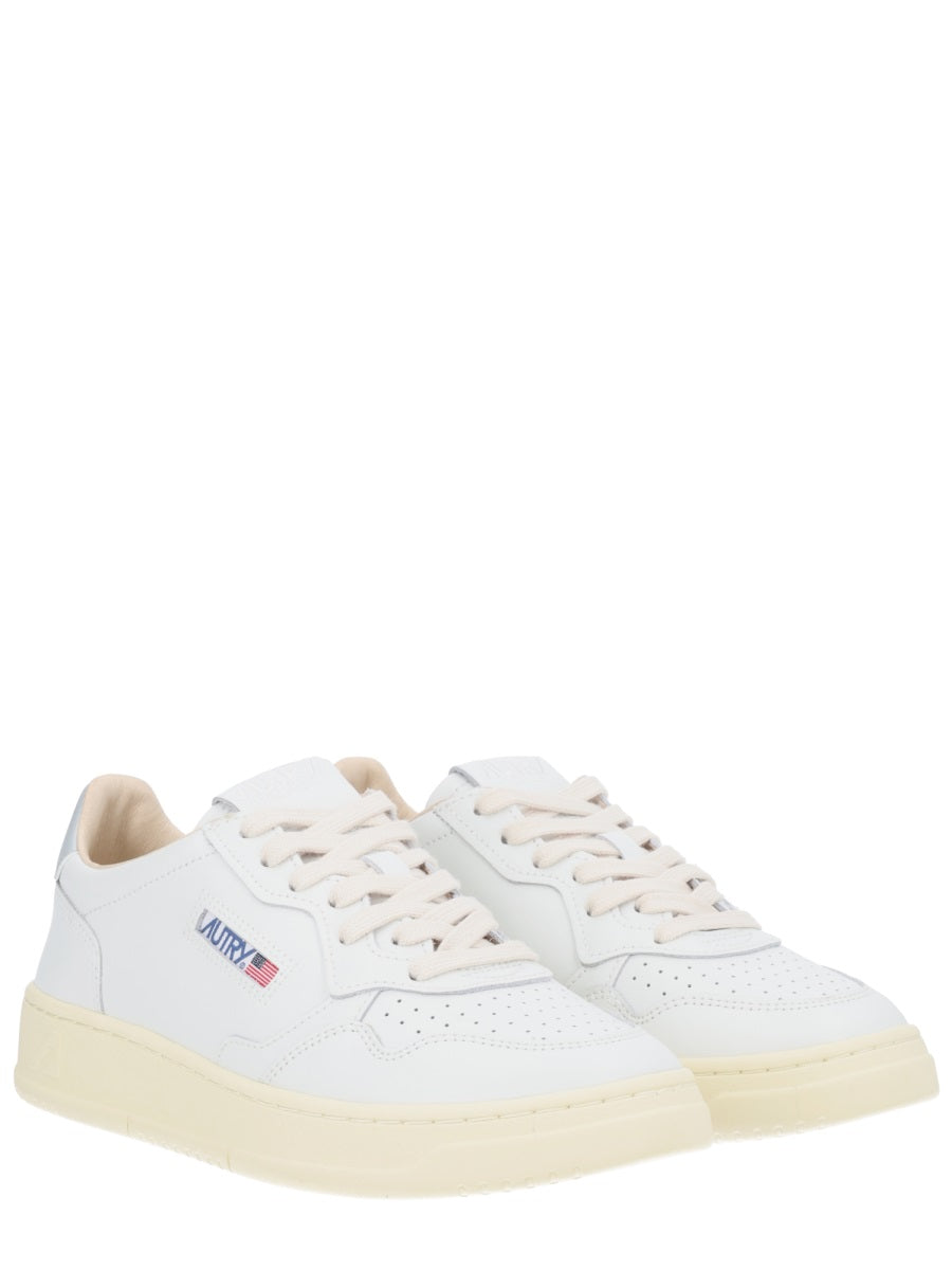 Autry Sneakers - White | 2e3ac7c5e56443885f8fd080d10a0e7fb2e60706
