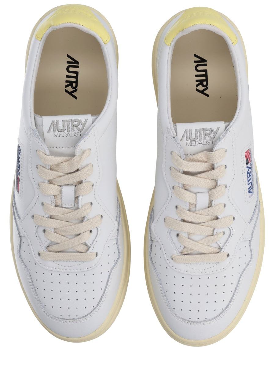 Autry Sneakers - White | af593e7443ec241da68734b9f01522e1fa68b291