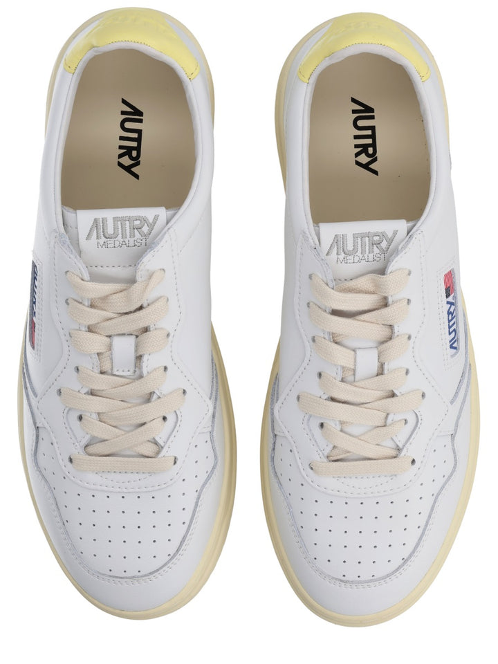 Autry Sneakers - White | af593e7443ec241da68734b9f01522e1fa68b291