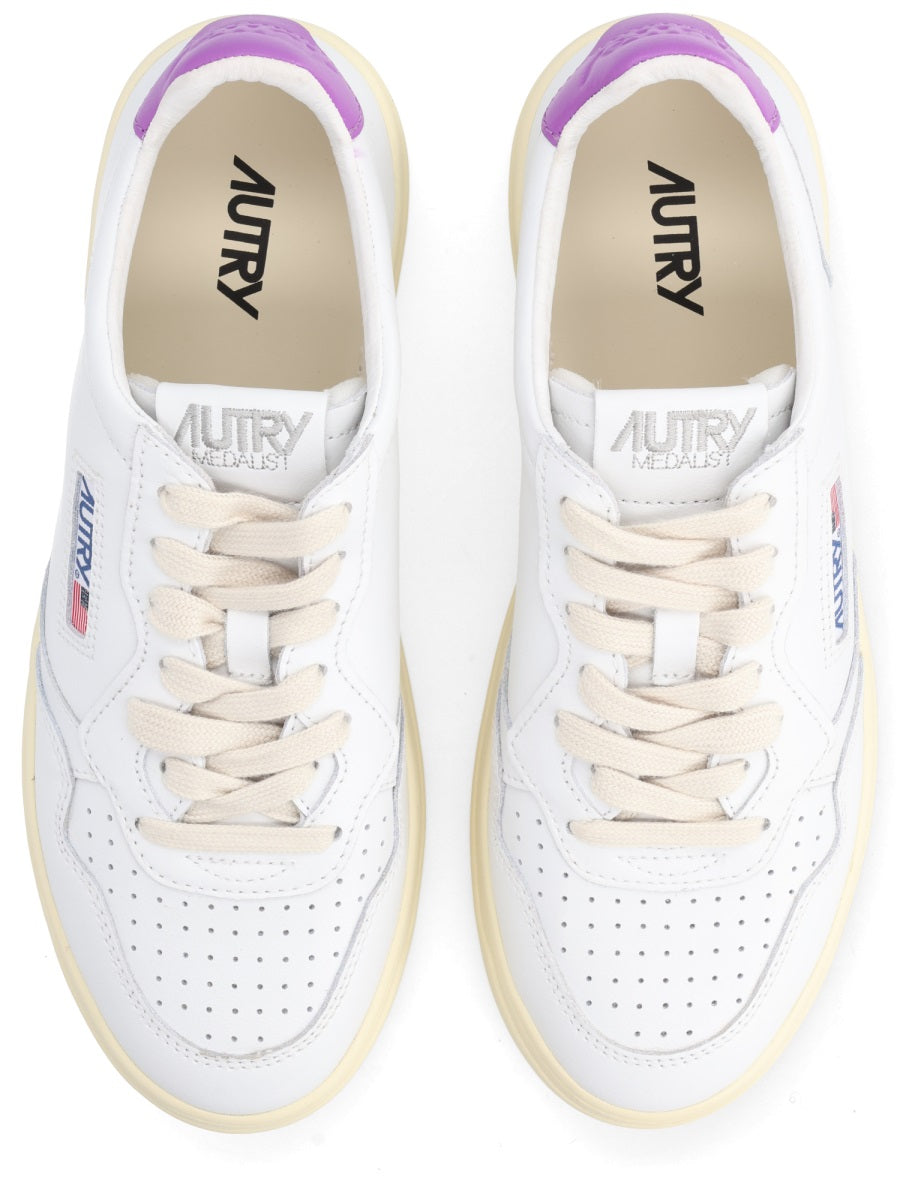 Autry Sneakers - White | f519a2e392a7bfe414cd04c2ddb0865f1181b022