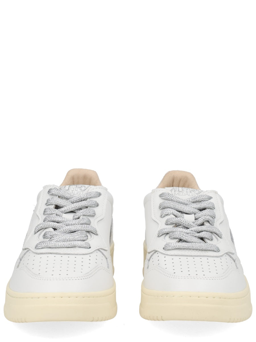 Autry Sneakers - White | 6636beec09a79fc24b8fa2caa90e260615ea7762