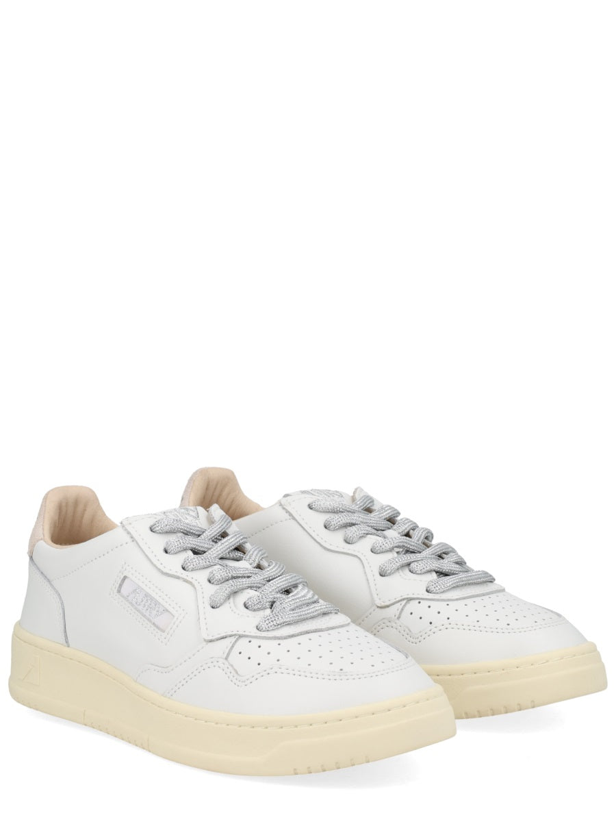 Autry Sneakers - White | a8afbafef7adf98155d67063f95b4df3cd59d29b