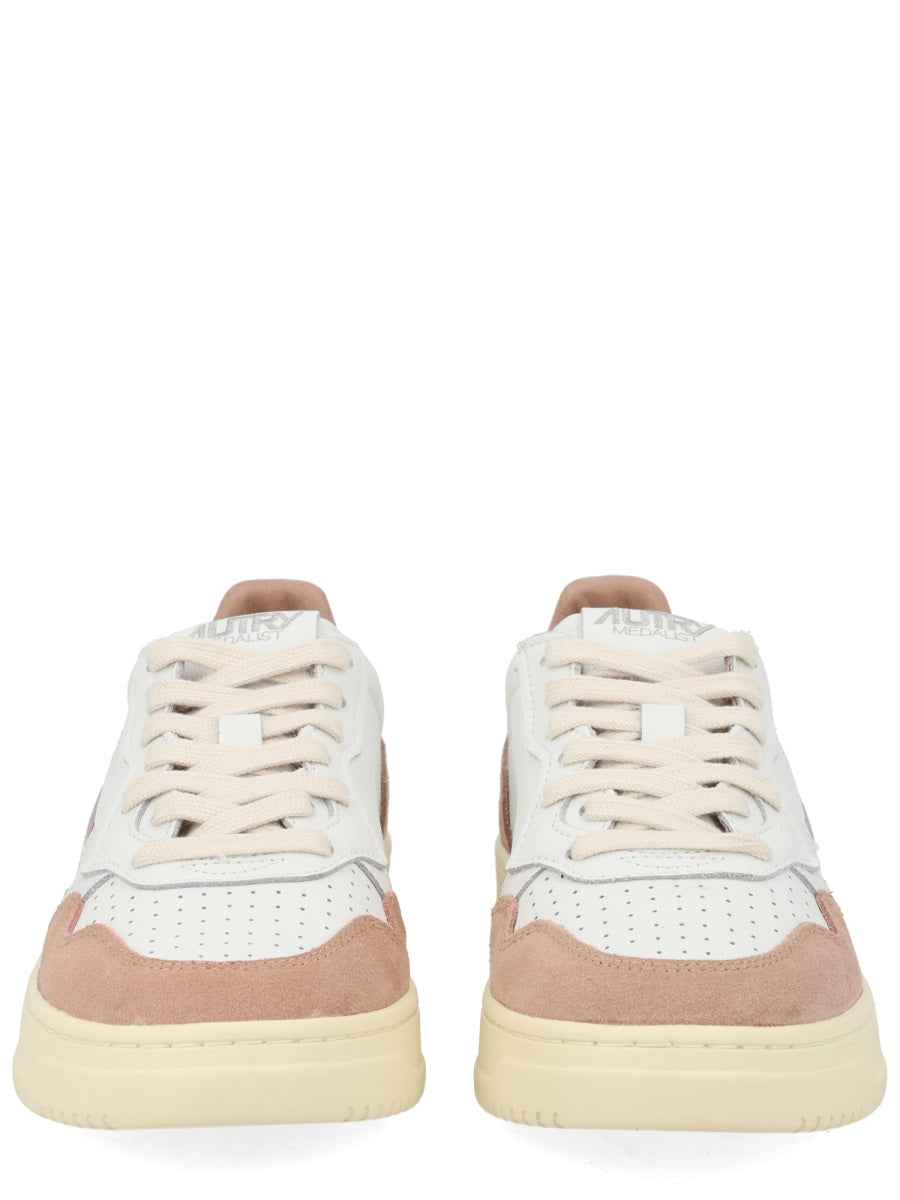 Autry Sneakers - White | d4122f157380aa98e1590f77b15d1eb4f52a60b0