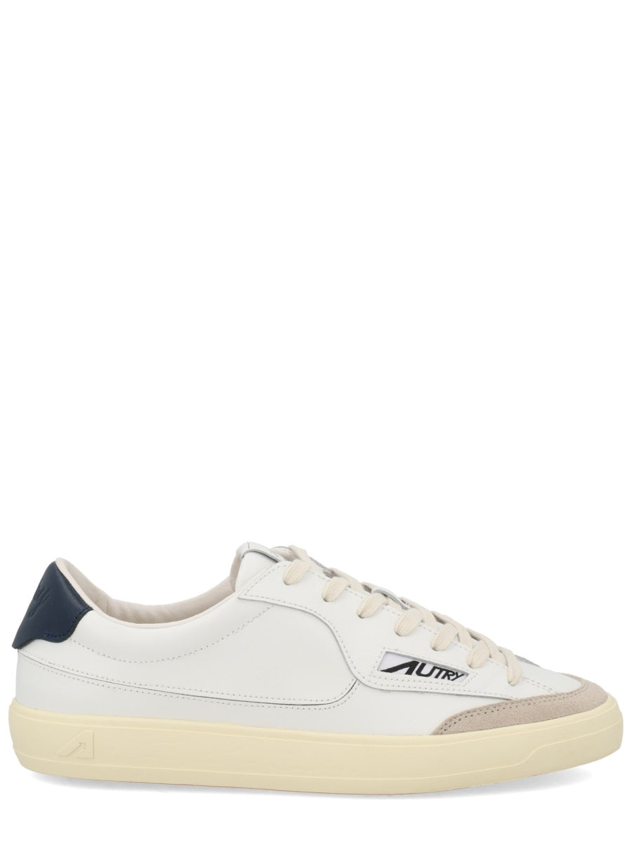 Autry Sneakers - White | f7adca4ad4b835a05a4c87c12d76c8734057bcb9