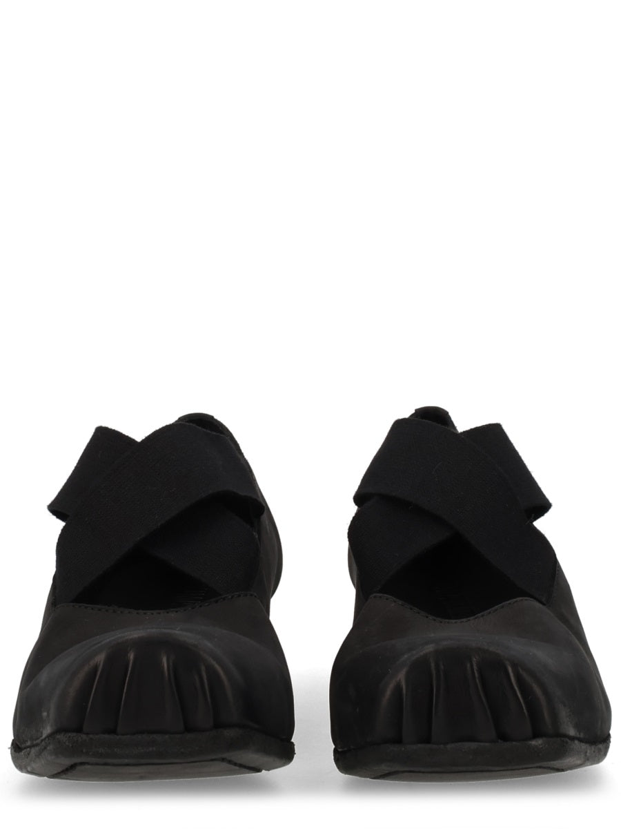 Uma Wang Flat Shoes - Black | adf29a5006b3b2c3278f33cf311b04f045bfdbbf