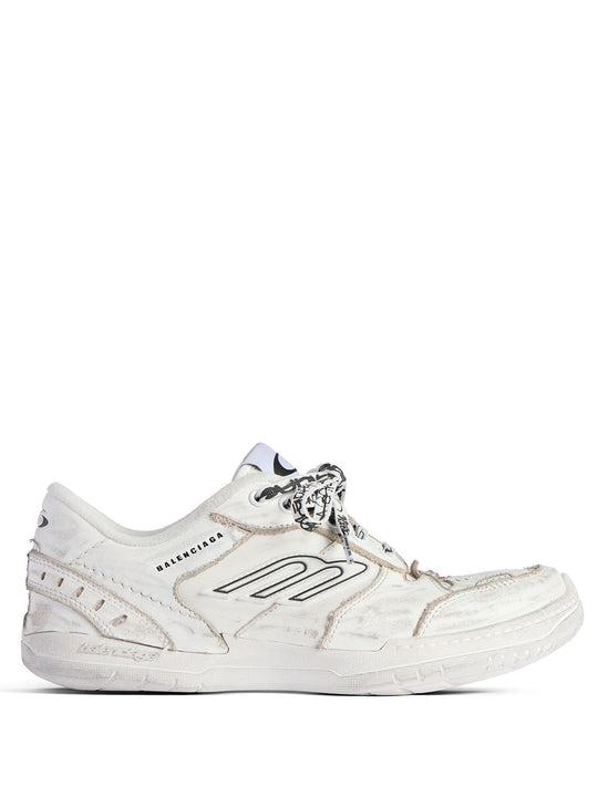 Hamptons Medium Worn-Out Sneaker In White