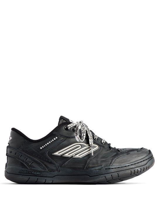 Hamptons Worn-Out Effect Sneakers