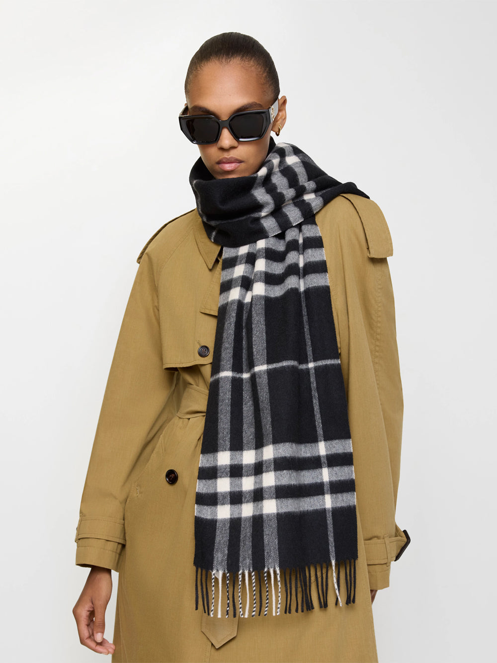 Burberry London England Scarves - Black | 4787e7c105c19bf7d7c0cacce4d78ce0e6e6830e