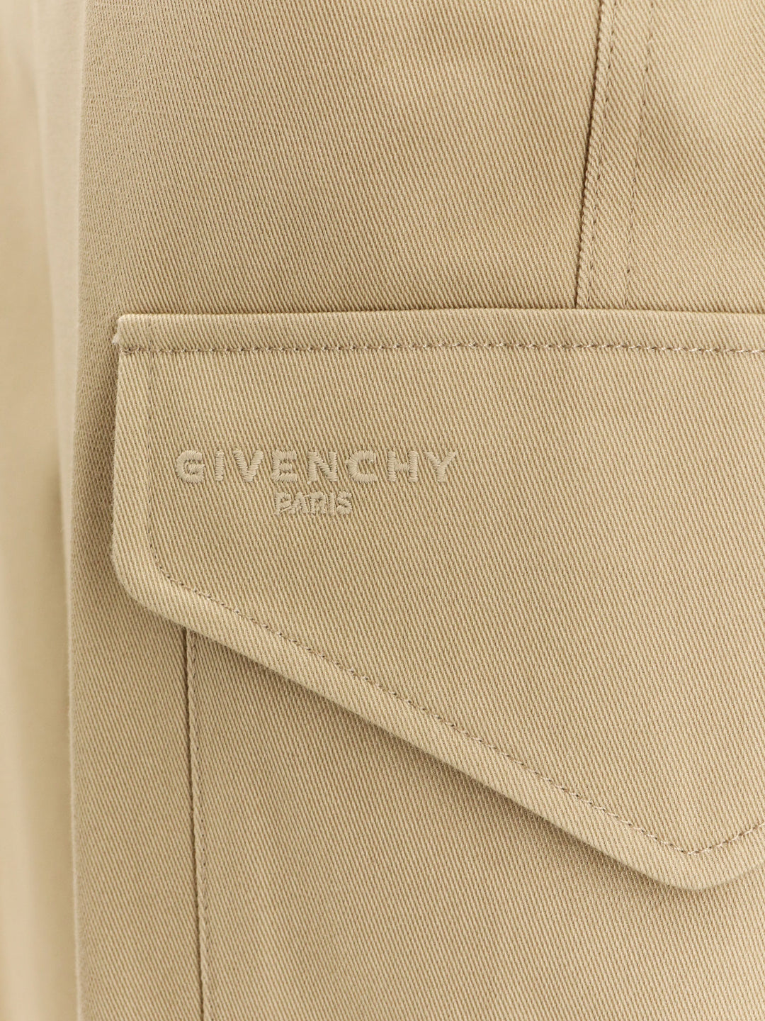 Givenchy  - Light and natural | 6ca61623490b1b68b9232ffcbd5bc4a362ffbce4