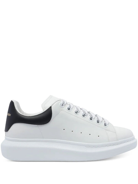 Oversized Sneakers In White/Black