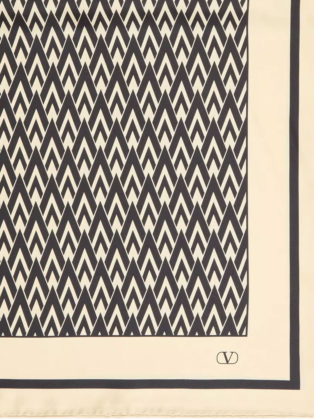 Valentino Garavani Scarfs - CREMA NERO | a2ebc233b46bbb350ca1c36f8ac9eb7660c1f302