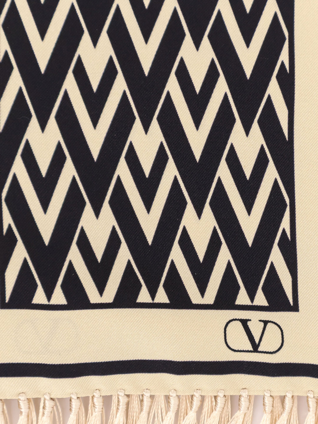 Valentino Garavani Scarfs - CREMA NERO | c62ebe13d71ca90d18bce1af96fae84d38cfdd8f