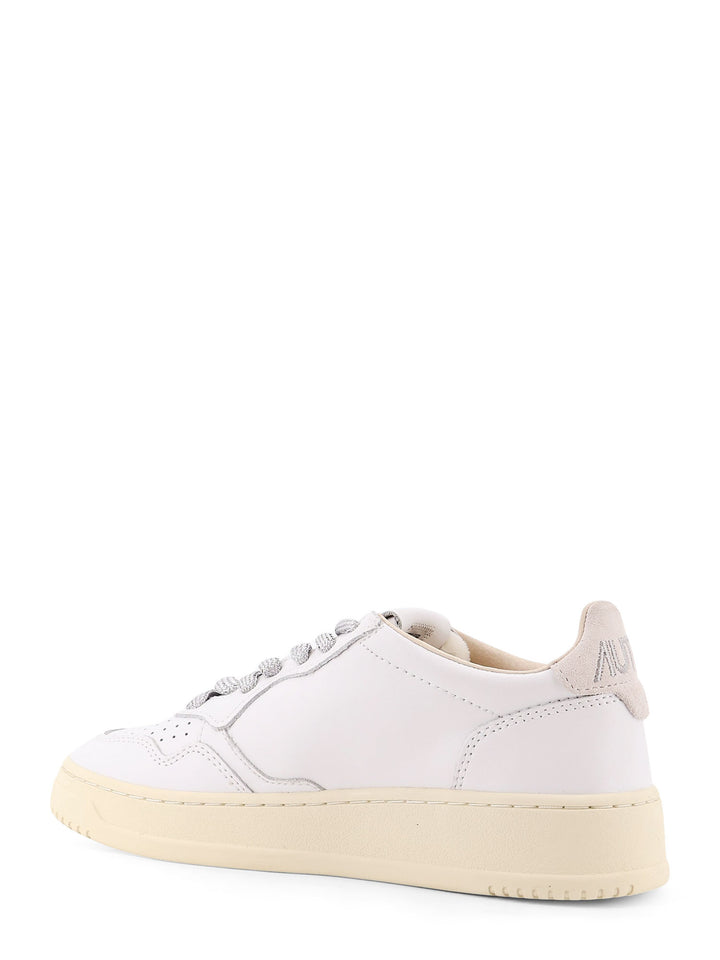 Autry Sneakers - White | f3ff5df4246e4e0a836a5f2978a4d05bdec6d642