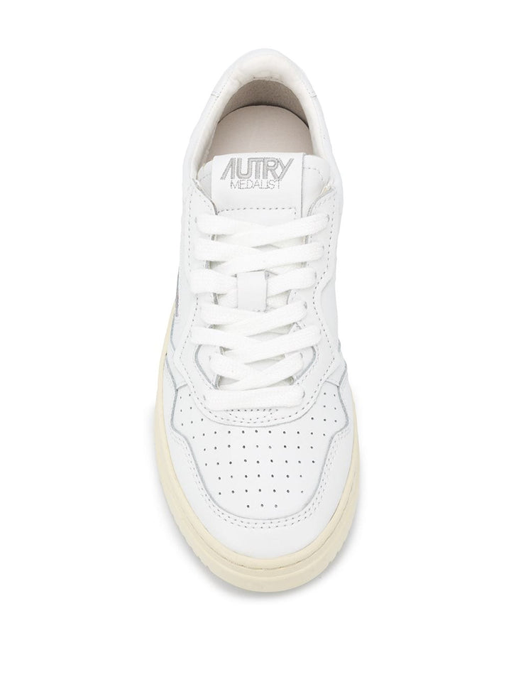 Autry Sneakers - White | eb952f6b0d08f89bb84190cbc28a030dc27a68d7