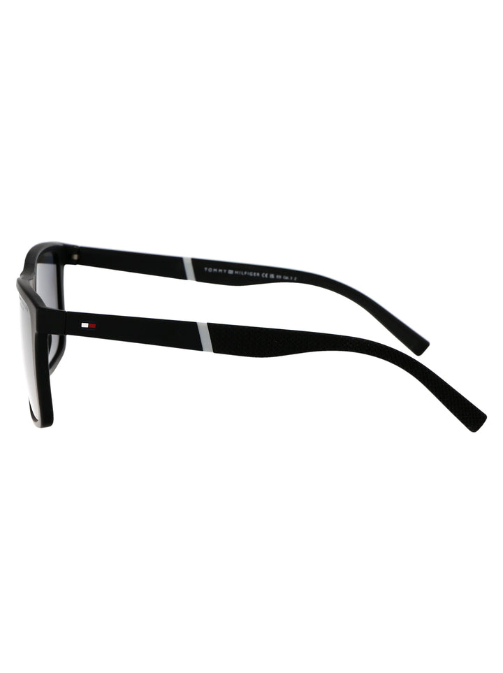 Tommy Hilfiger SUNGLASSES - Black | cab158f90a81649019f06cd42154fa04f3045c25