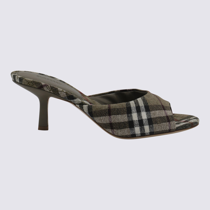Burberry With Heel - BRUSH IP CHECK | 4406da311179455c2026a7e275c2f7e9e6c9a24e