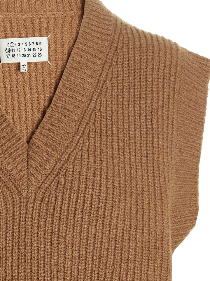 Maison Margiela V-Neck Vest Gilet - Beige | 7b402e103ebf7b273fa52eecd9643a943bfac868