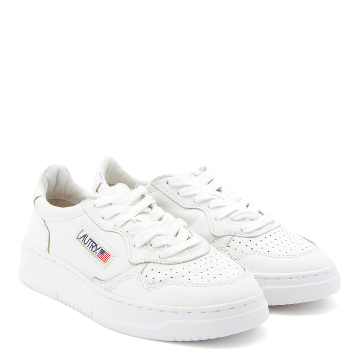 Autry Sneakers - SOLIDGOAT WHITE | 2b21474f0e2923e63cbe21d281c0de7ad7b172d6