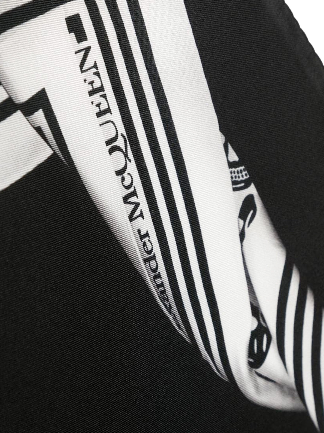 Alexander Mcqueen Scarfs - Blacks and greys | 11aac62680e091c2e083571bef9d9fef627feb1f