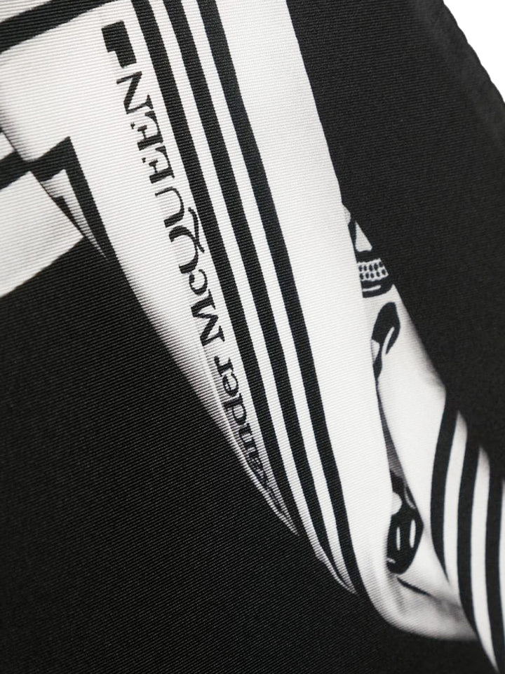 Alexander Mcqueen Scarfs - Blacks and greys | 11aac62680e091c2e083571bef9d9fef627feb1f