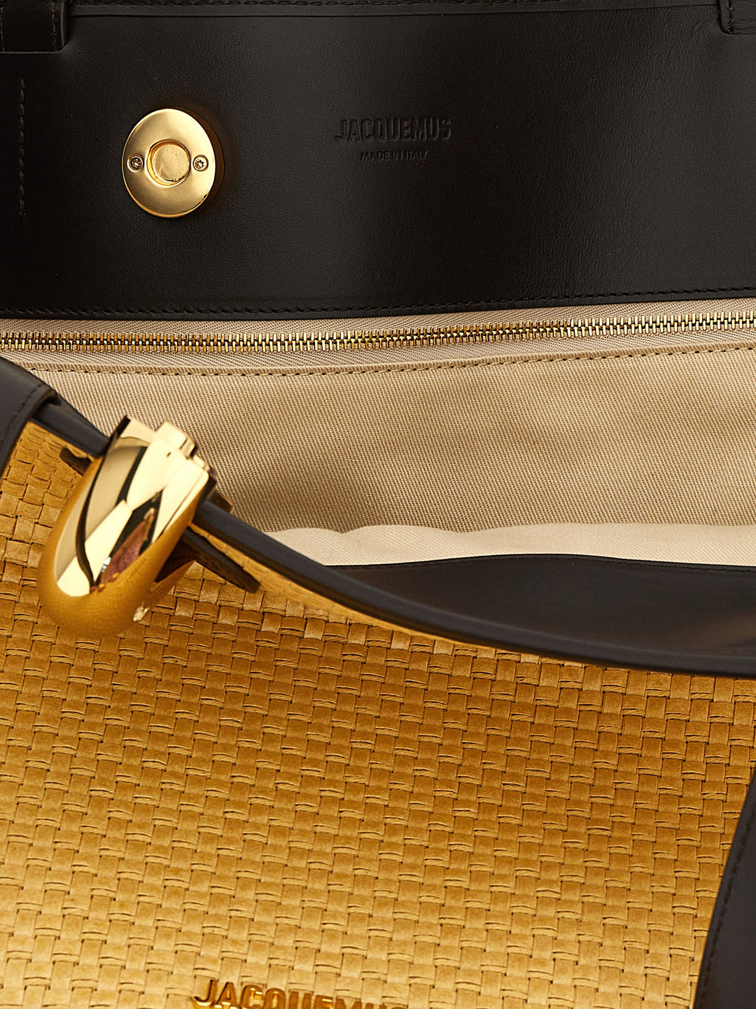 Jacquemus Le Bambola Shoulder Bags - Beige | 900a4008ca00741902228cba181358b9253b63f1