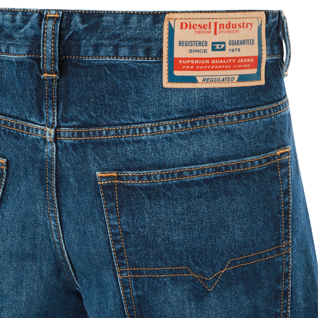 Diesel Jeans - MID BLUE | 4d6c0e9ae2e938b28ac911813e4adaab88c1a985