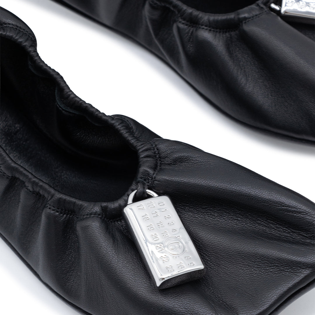 Mm6 Maison Margiela Flat shoes - BLACK | 4e4631416c8a4398f6915d270dc7ddfac6c7bca3