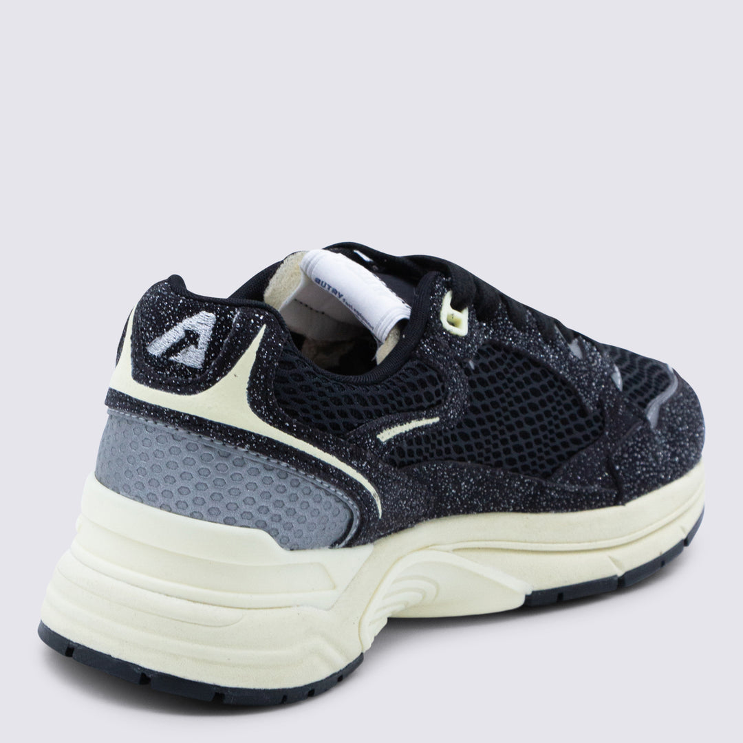 Autry Sneakers - MESH/SUEGLIT BLACK/SILV | 53309408a4aeb551a02d82d2f4e577fe3f49d7c5