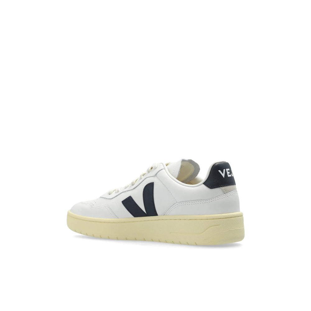 Veja Sneakers - White | 88ccab0a38ba8f8ca580c8495de73b0d74873a6f