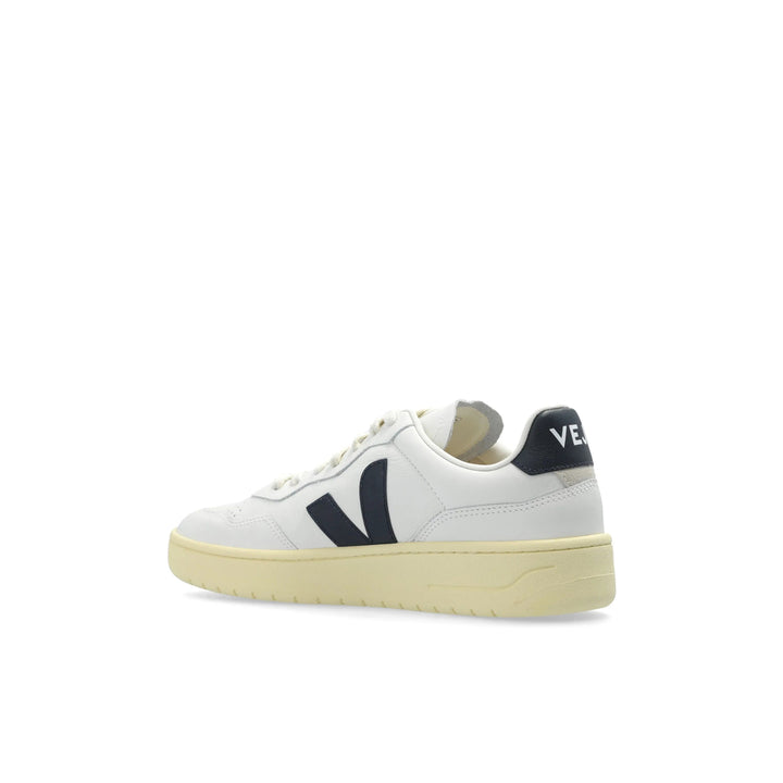 Veja Sneakers - White | 88ccab0a38ba8f8ca580c8495de73b0d74873a6f