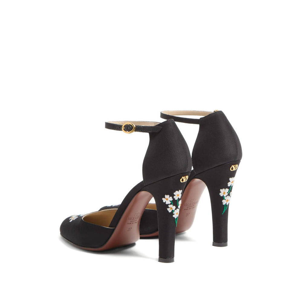 Valentino Garavani Shoes - Black, White | 2028081545de7ae877145e57ea7bc973838c0c34