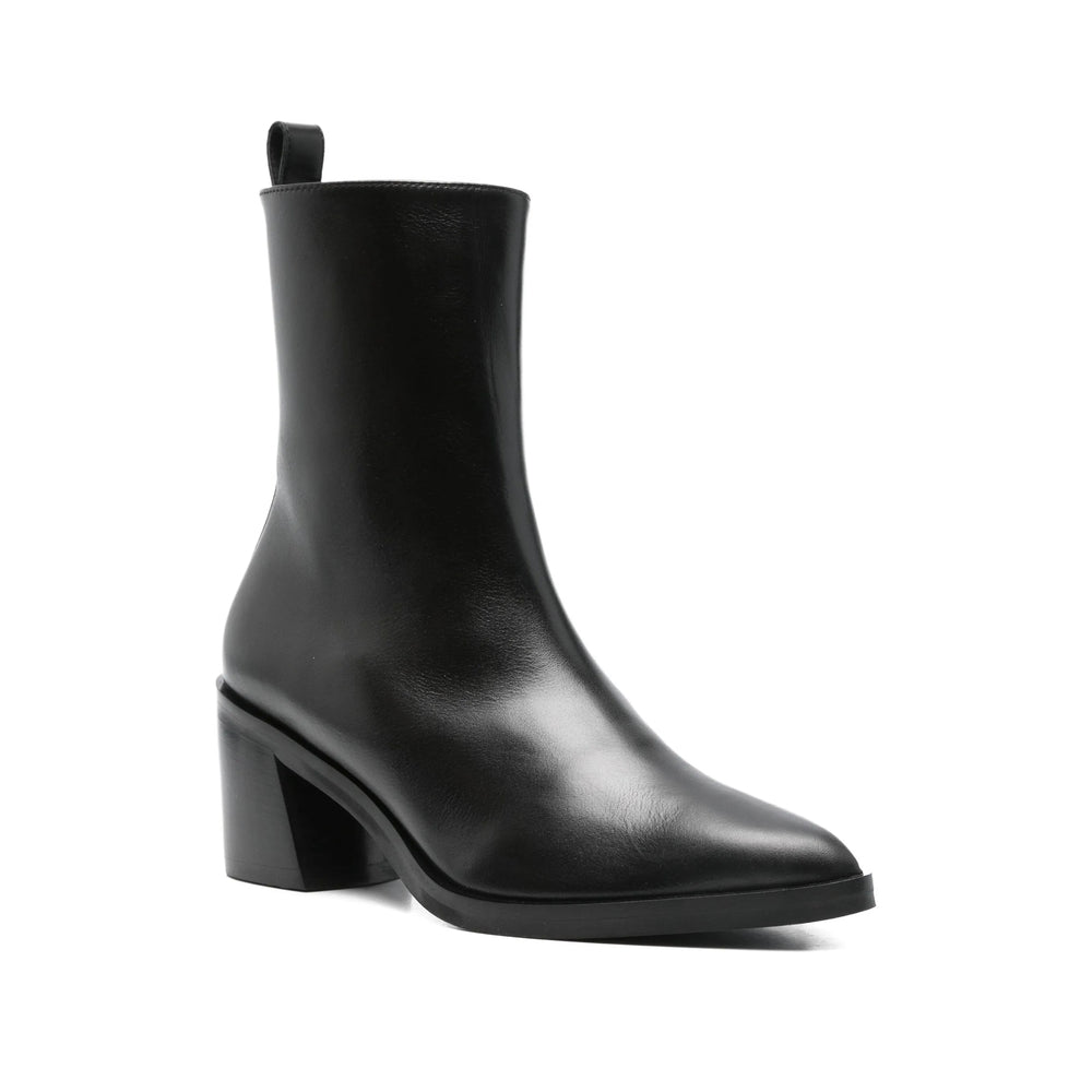 Poeve Shoes - Black | e01ecd7c18ca9b3c6ec3cf0b7142edff1cafc391