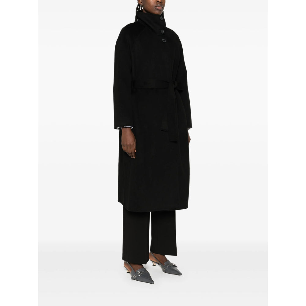 The Dynamis Studio Coats - Black | 7a91a6c0e7e258eae64f9c52b8d0a259cd29a482