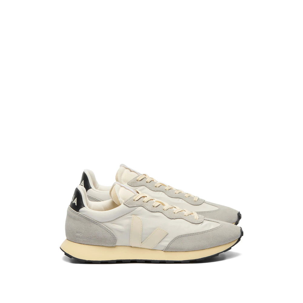 Veja Sneakers - Neutral, Gray | 4234f6d78458eb26f75689214b8783478bed1023