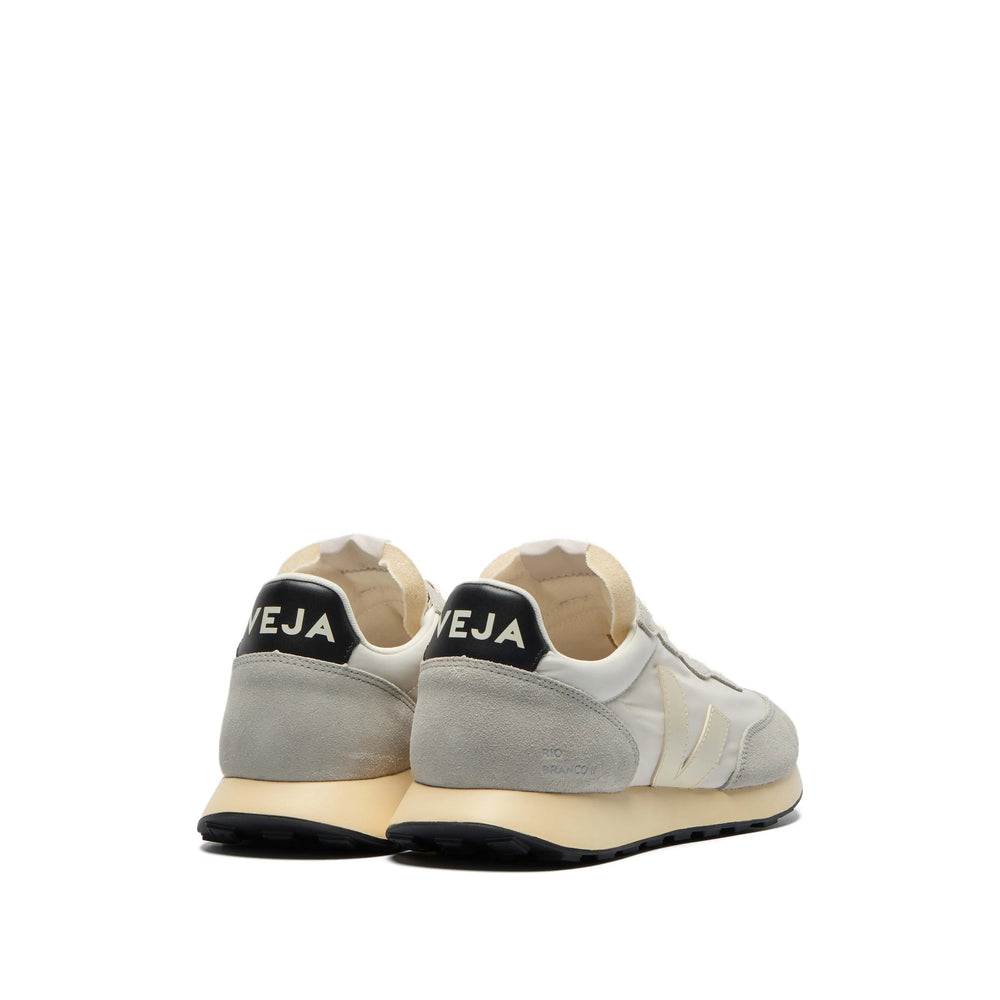 Veja Sneakers - Neutral, Gray | 3ae8a51e3ddb21cb76dbf6b17a01690a4d966381