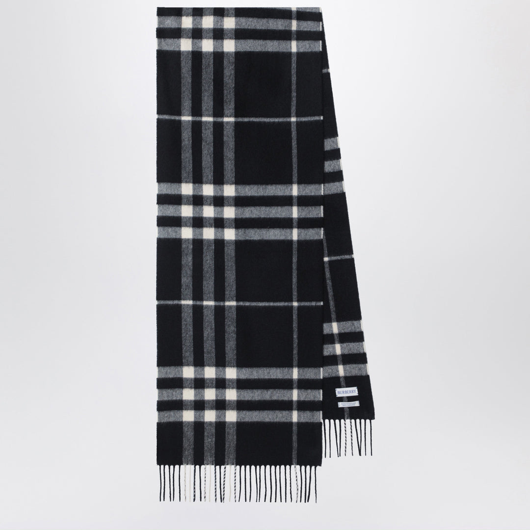 Burberry Scarves & Shawls - Black | eac5dd1c25337202d131c134b4334798313978e3
