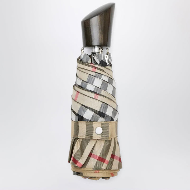 Burberry Apparel & Accessories - Beige | 45f96b78779c626847b850c1e183a416e4d487cb