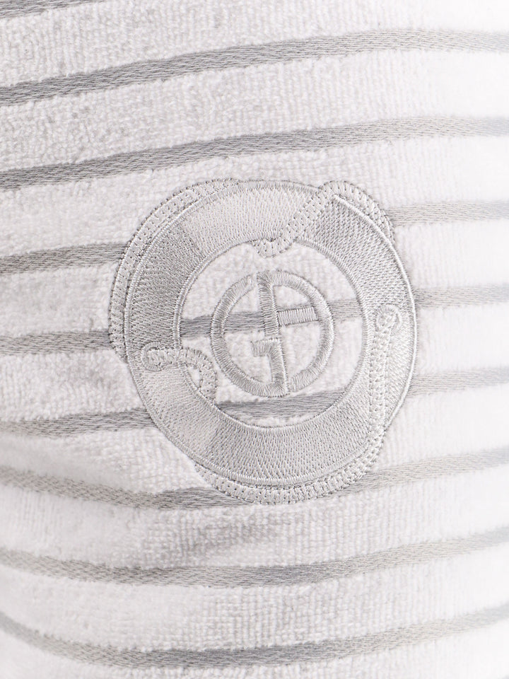 Giorgio Armani  - Light and natural | fbb74489e2508adc3d24547c7573a469b9d7443e