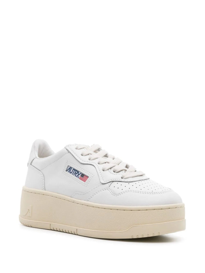 Autry Sneakers - White | ce527a0324a93573bb5c03354511df1b766a92b4