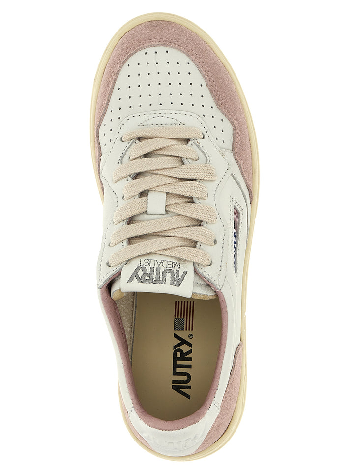 Autry Medalist Low Sneakers - Pink | 87d649ef52f43b366e3b4c61a76db16664b4d6ce