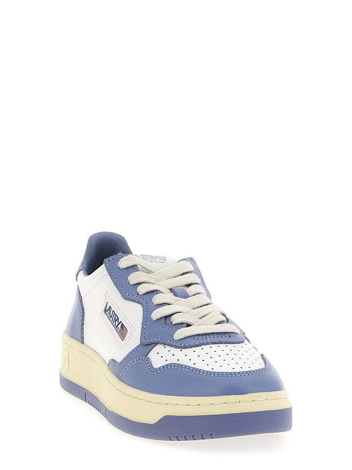 Autry Medalist Low Sneakers - Light Blue | fe979a083302c1cc07aa6c556207d3822f5ebef6