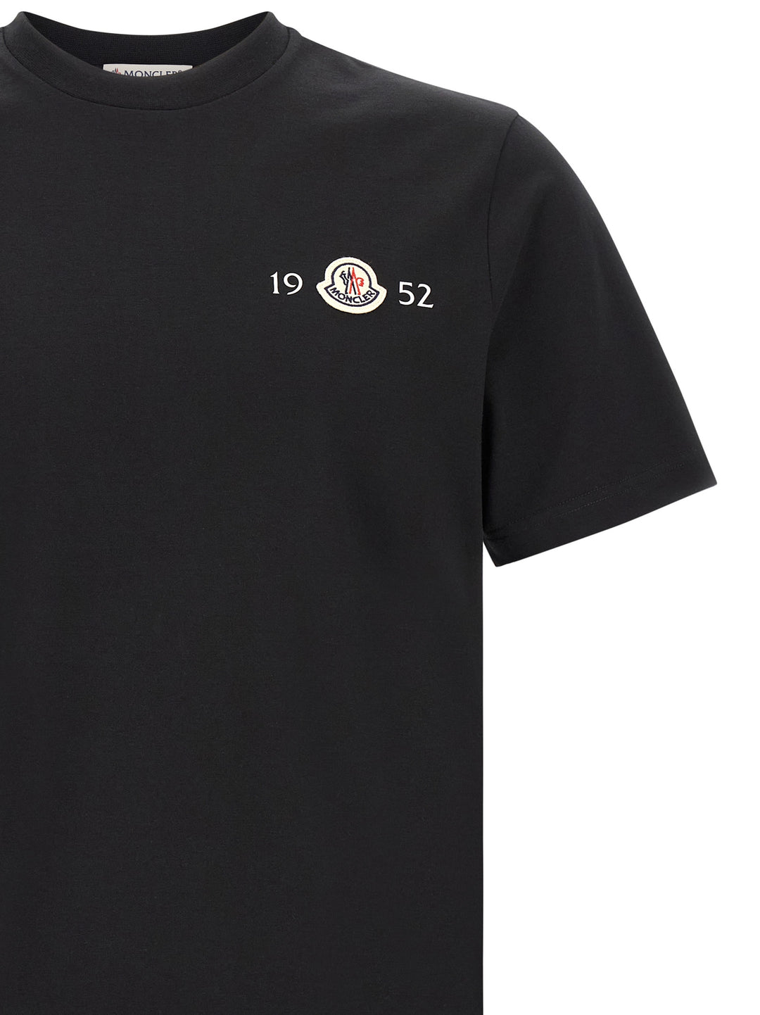 Moncler Logo Patch T-shirt - Black | 77fb53542cb900ce363d73f74e2869f6aa0137b0