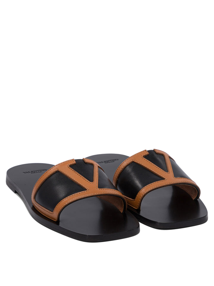 Valentino Garavani Viva Superstar Sandals - Black | 0ade1797965e671febae67edca24798da67e3ded