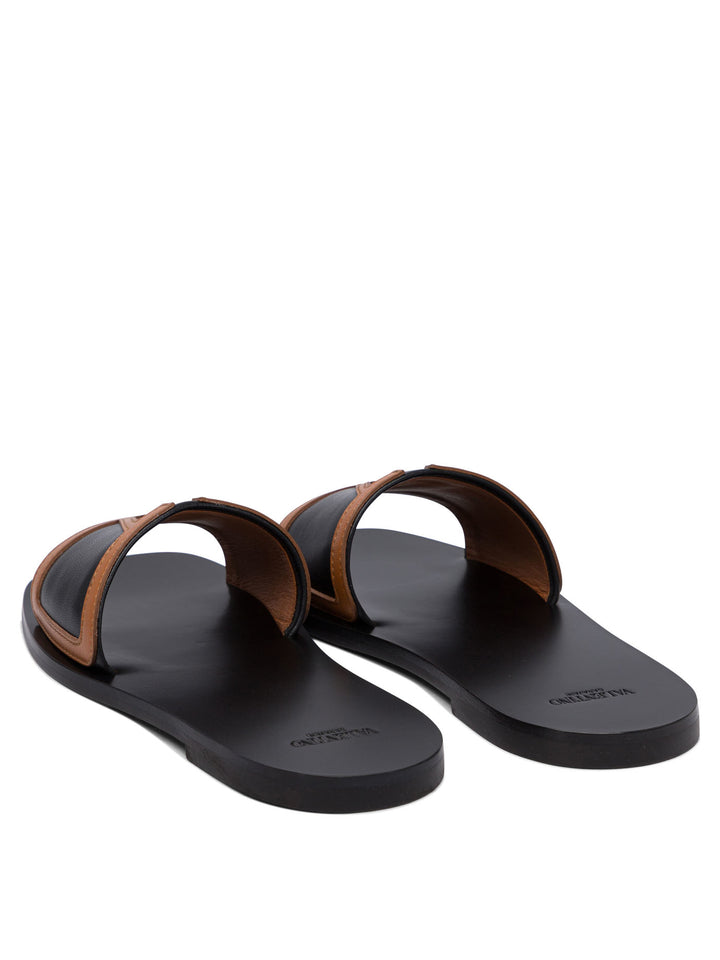 Valentino Garavani Viva Superstar Sandals - Black | 5ba31fce09cbd545daf4326fc451ae8f9b70ac72