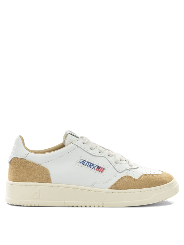 Autry Medalist Low Sneakers & Slip-On - White | 96561fca9a57c75af457cf4f60fbb7367bf90ee4
